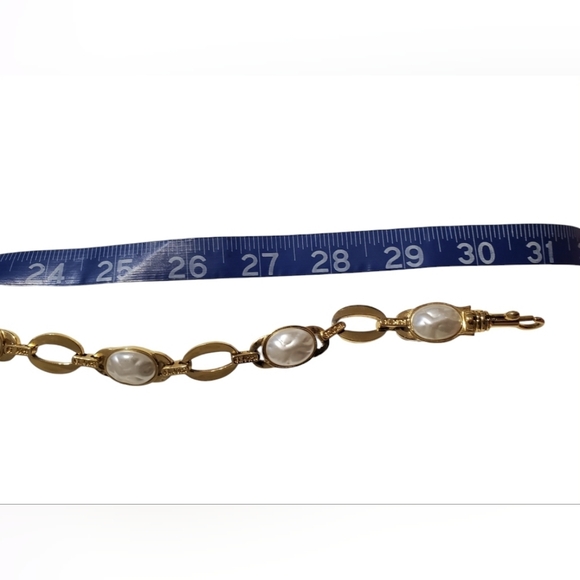 Saint John Gold and Pearl Belt - Picture 6 of 7